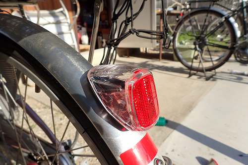 自転車 テール ライト 自動 点灯 ソーラー